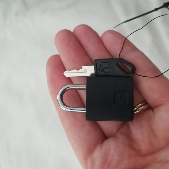 Diane von Fursternberg Dome Travel Tote Duffle Bag Luggage Pink & Black w/ Lock - Picture 12 of 16